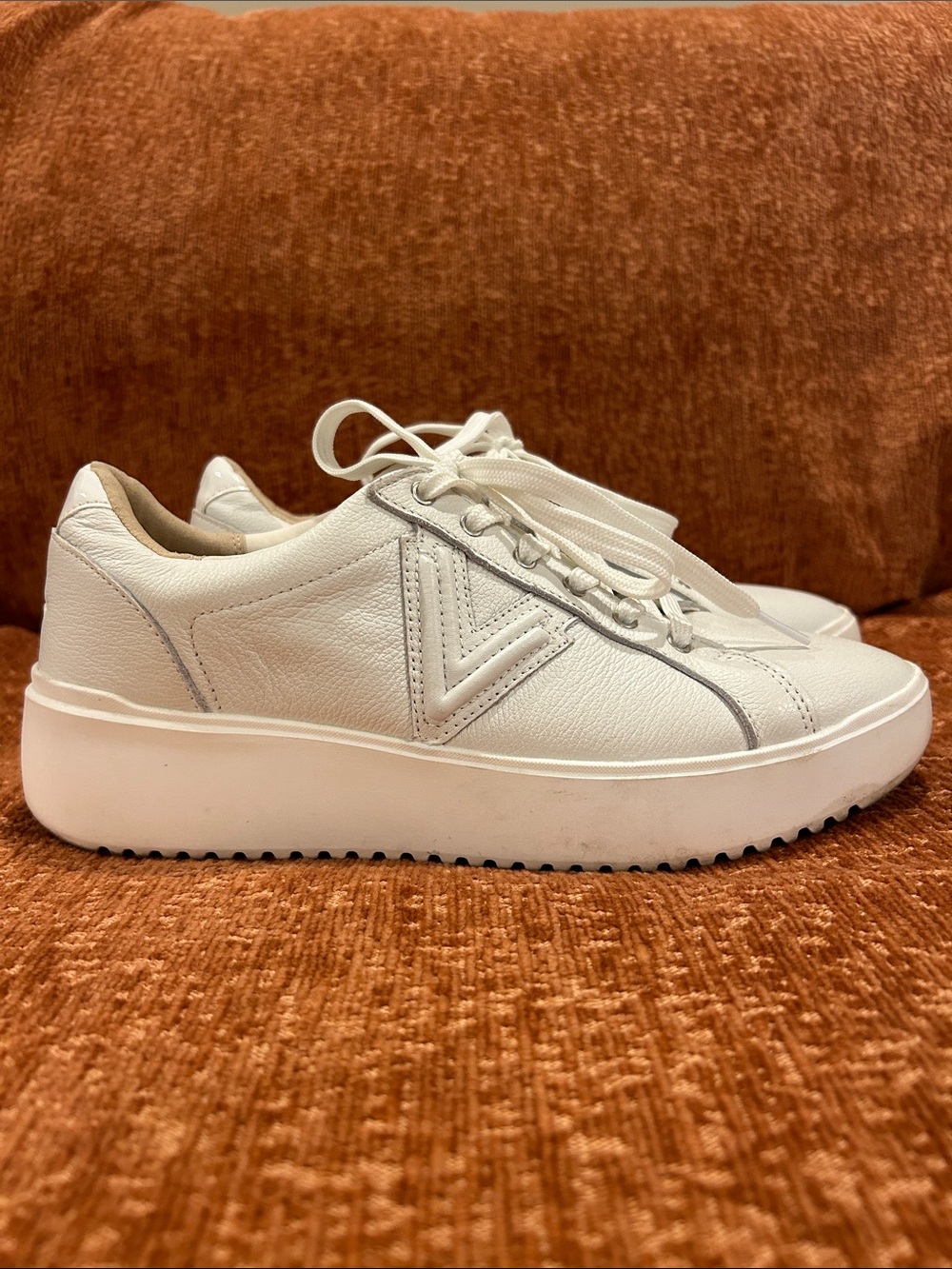 Vionic White Leather Platform Lace-Up Sneakers size 9.5 wide